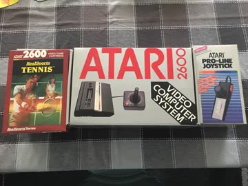 ATARI 2600 Spielkonsole für den TV mit 5 Spielen