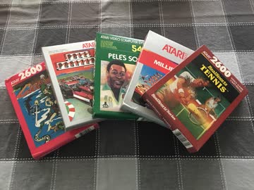 ATARI 2600 Spielkonsole für den TV mit 5 Spielen