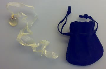 Exsila Artikel: Herzanhänger aus gelbem Glas - NEU !! - inkl. Stoff-Halsband