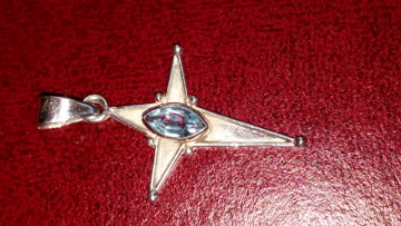 Kreuz mit Aquamarin