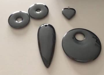 Fünf neue Hämatit Anhänger