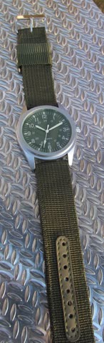 *Neu*Military Uhr silbrig mit Grün 100% Neu