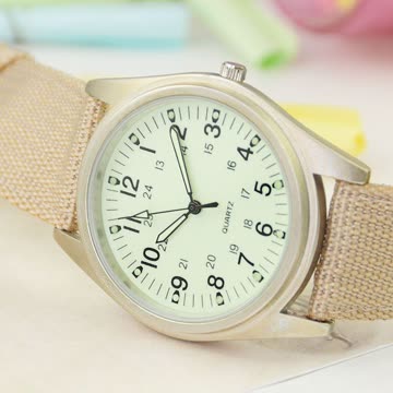 Military Uhr fluoreszierend Analog 100% neu