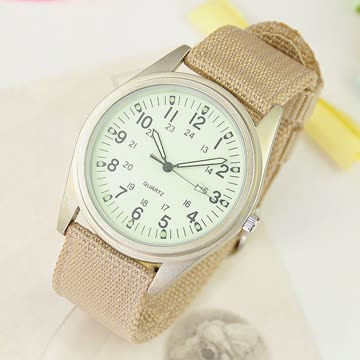 Military Uhr fluoreszierend Analog 100% neu