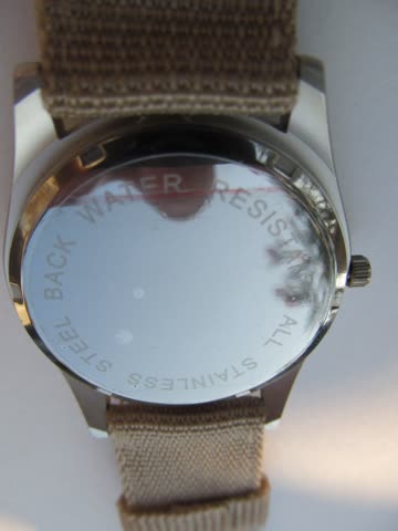 Military Uhr fluoreszierend Analog 100% neu