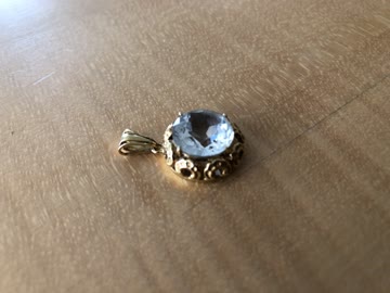 Anhänger mit Kristall, 18 Karat Gold