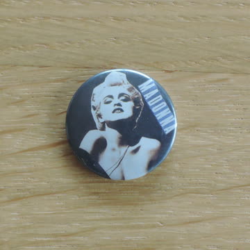 Exsila Artikel: Anstecker Madonna schwarz/weiss