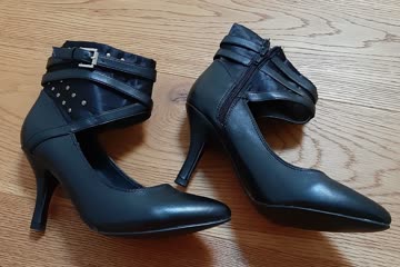Schöne schwarze Damenschuhe Gr. 38 NEU