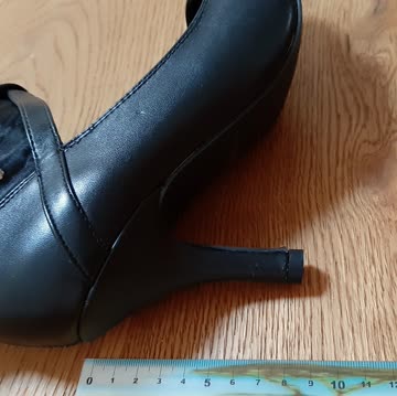 Schöne schwarze Damenschuhe Gr. 38 NEU