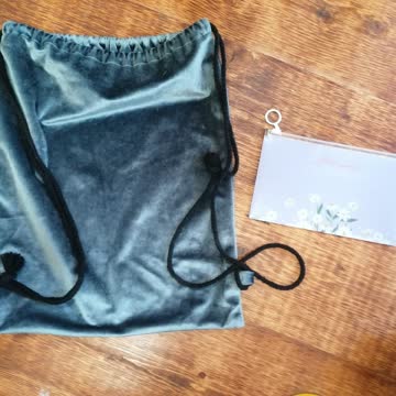 Exsila Artikel: Neuer Damen Samt Rucksack, und Masken Etui Neu