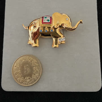 Elefant als Brosche (vergoldet)