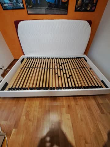 Bett 120 x 200, Rahmen, Lattenrost und Matraze