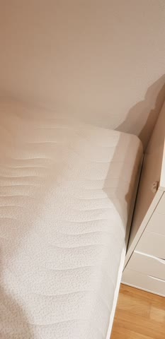 Bett 120 x 200, Rahmen, Lattenrost und Matraze