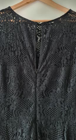 Schönes Spitzenkleid