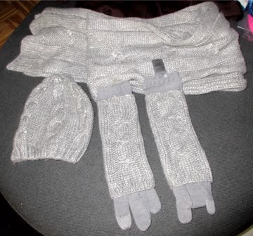 Kleider Hoodie, Schal, Kappe, Finken Hunkemöller, Handschuhe