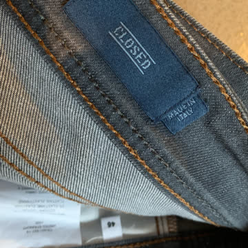 Neuwertige Jeans