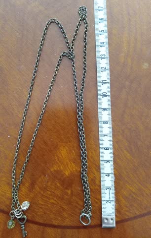 Kette Schlüssel mit zwei Steinen
