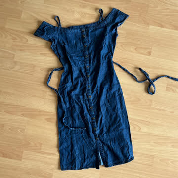 Enges Kleid im Jeans-Look