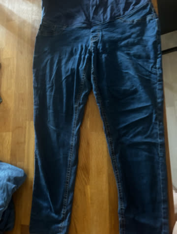 Leichte blaue Jeans
