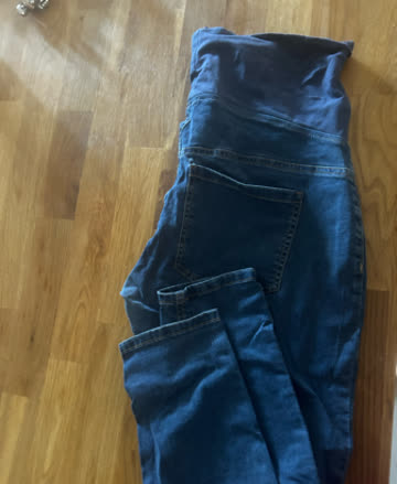 Leichte blaue Jeans