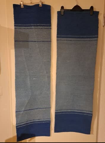 2 gewebte Tischläufer aus Finnland, blau