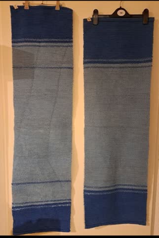 2 gewebte Tischläufer aus Finnland, blau