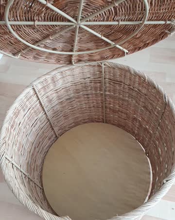 Hocker mit Aufbewahrung