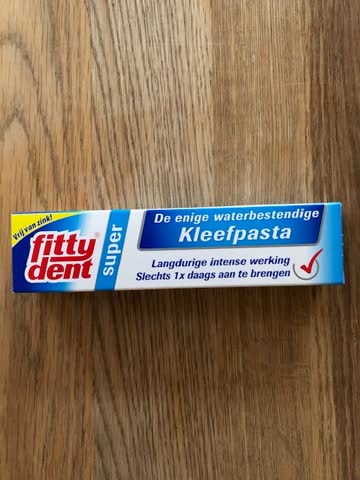 NEUE Tube Fitty Dent Super Haftcrème