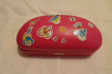 pinkes Brillenetui für Mädchen, stabil, mit Sticker beklebt
