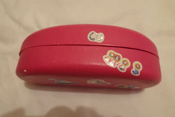 pinkes Brillenetui für Mädchen, stabil, mit Sticker beklebt