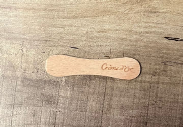 19 Stk. unbenützte Crème d'Or Glacélöffelchen aus Holz