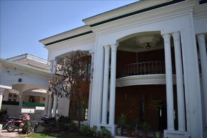 Coral Lodges