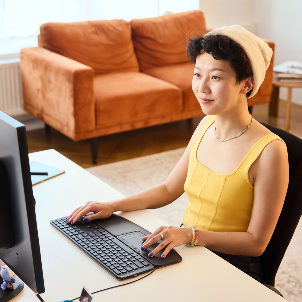 Contour-Touch-Mouse-User.jpg