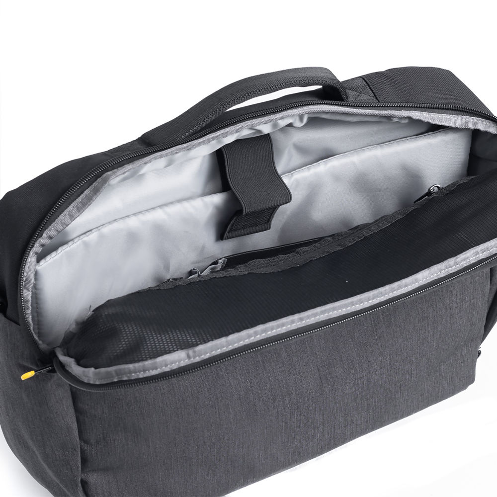 Techair-Commuter-Pro-Messenger-Bag-Main-Compartment-Open-Close-Up.jpg