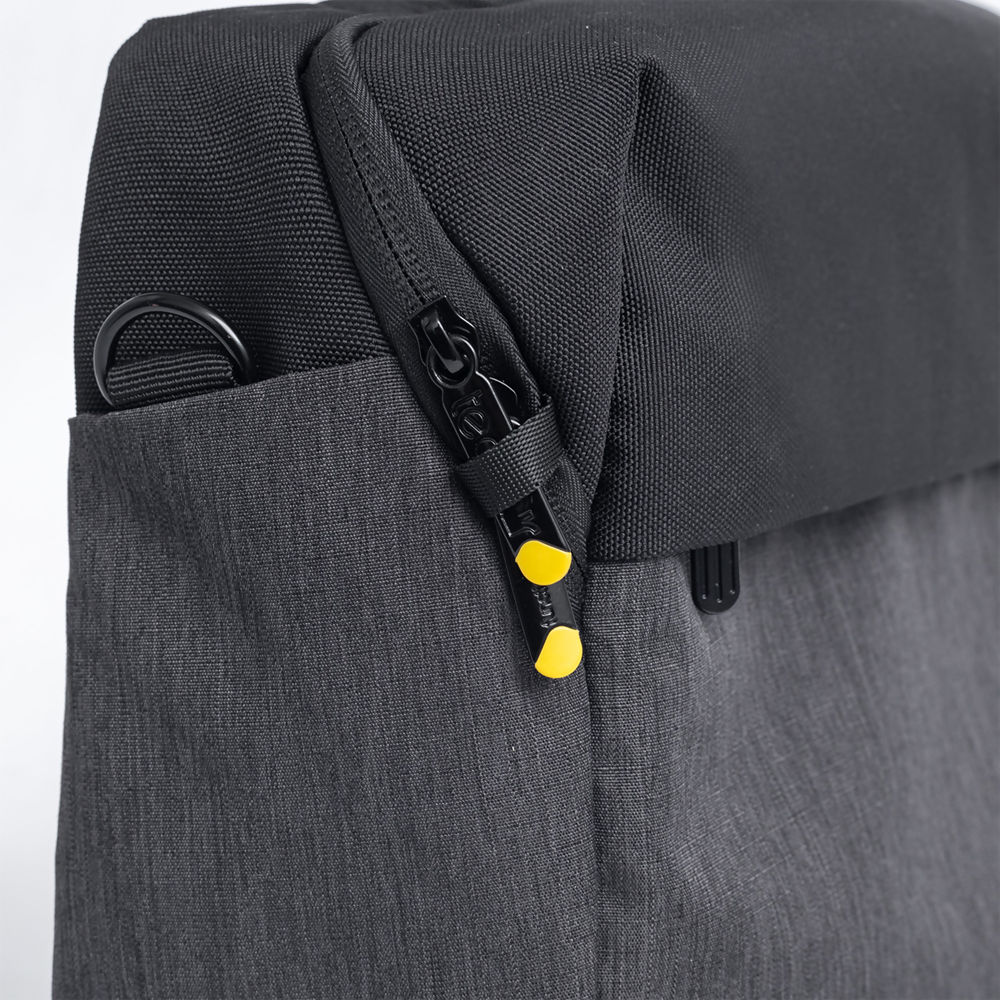 Techair-Commuter-Pro-Messenger-Bag-Security-Zip.jpg