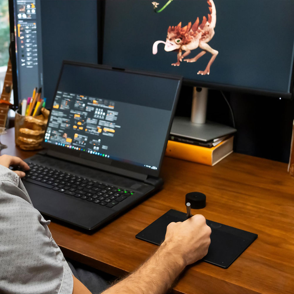 Wacom-Intuos-Pro-Pen-Tablet-Small-Lifestyle.jpg