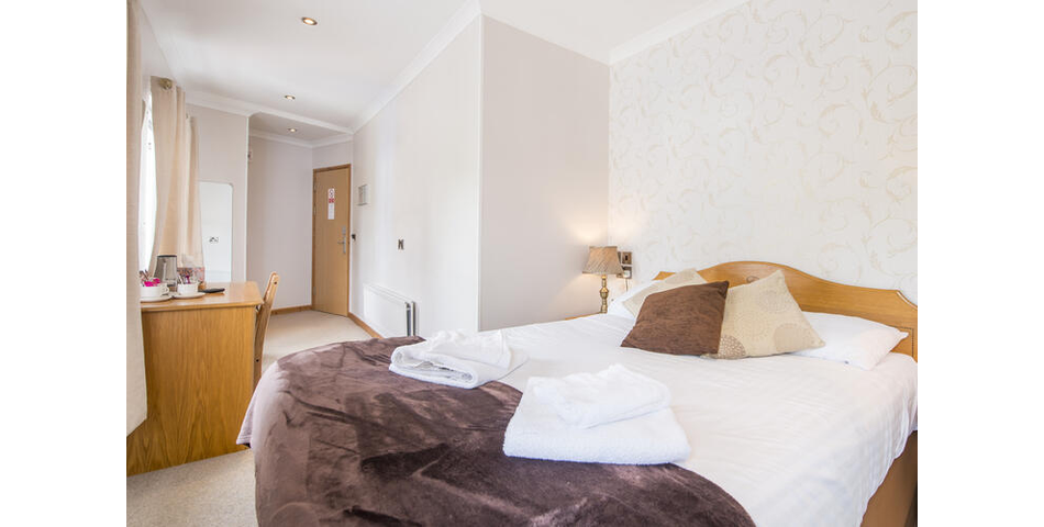 The Elan Hotel, West Street, Rhayader, Powys, LD6 5AF