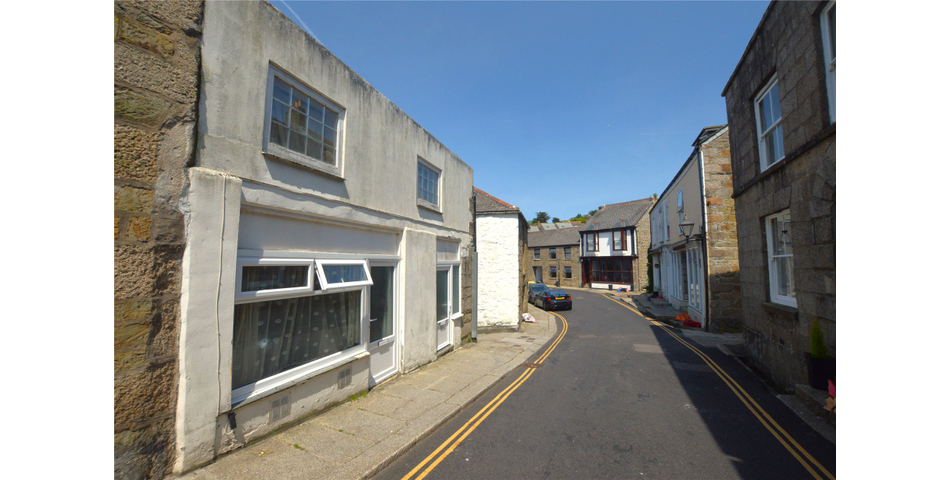 20A , Church Street, Helston, TR13 8TG