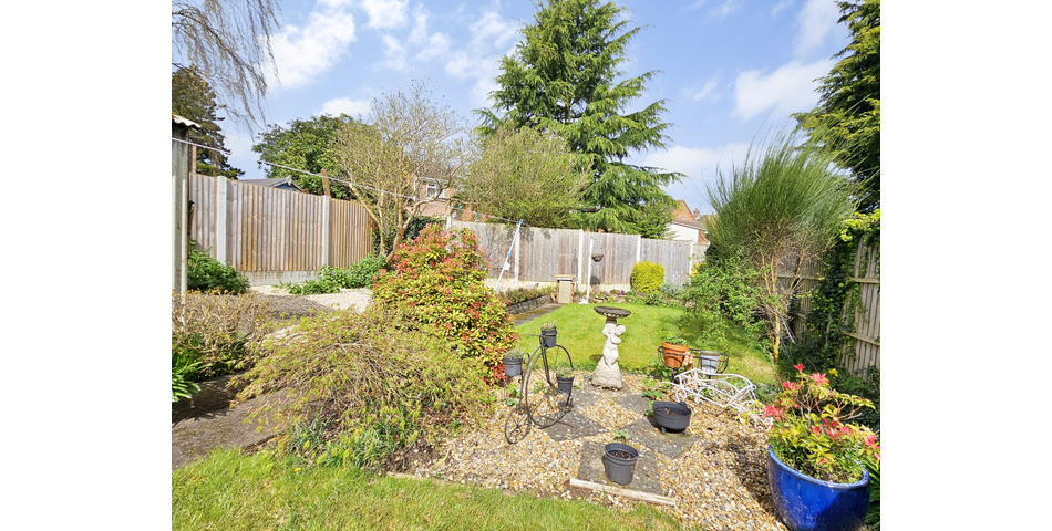 16 Holmwood Avenue, Kidderminster, DY11 6DA