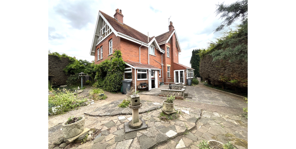 2 The Broadway, Exmouth, EX8 2NW