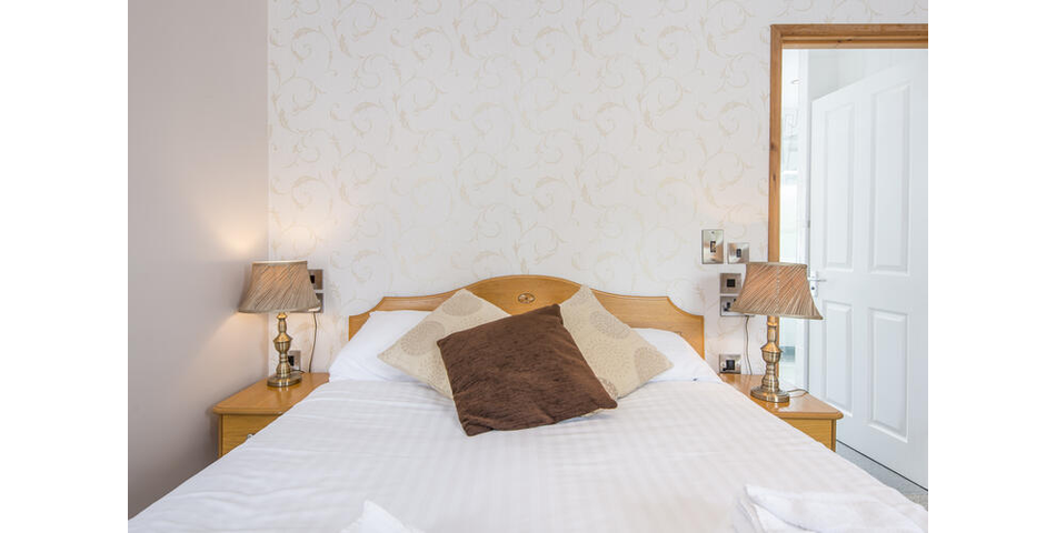 The Elan Hotel, West Street, Rhayader, Powys, LD6 5AF