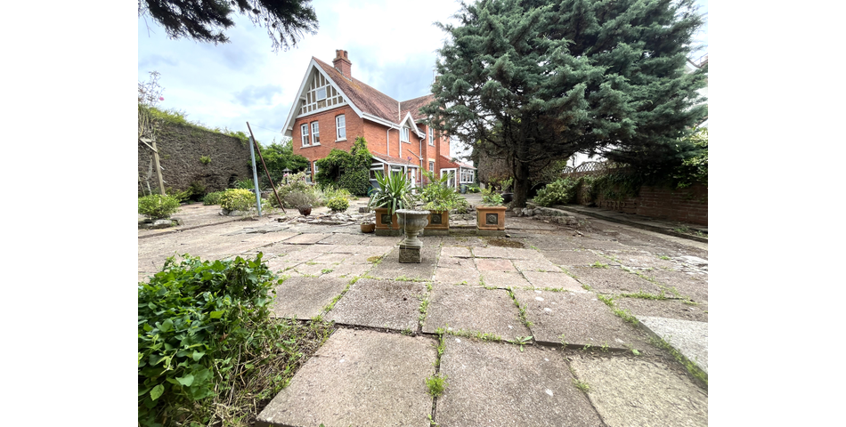 2 The Broadway, Exmouth, EX8 2NW