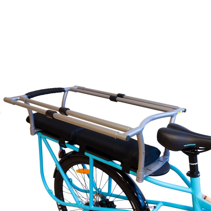 Super Knuckle Monkey Bars. Pute og rekkverk for enkel transport av større barn. Håndtak på innsiden gir barna et sted å holde fast, samtidig som den ytre rammen beskytter.