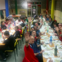 2002 blu: ragazzi in campo, famiglie ai fornelli. Ricetta vincente?