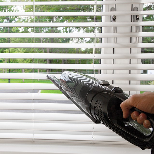 2-in-1 Upright & Handheld Vacuum Cleaner Black 2-in-1 Upright & Handheld Vacuum Cleaner Black