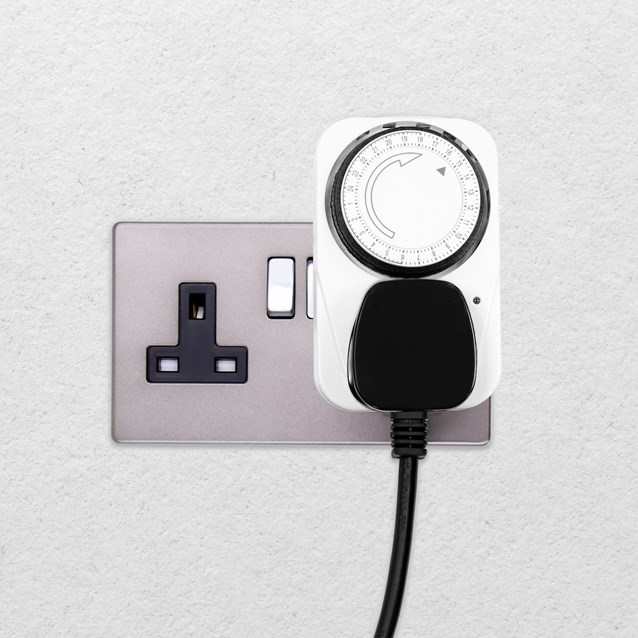 24-Hour Plug-In Timer Socket (Large) 24-Hour Plug-In Timer Socket (Large)