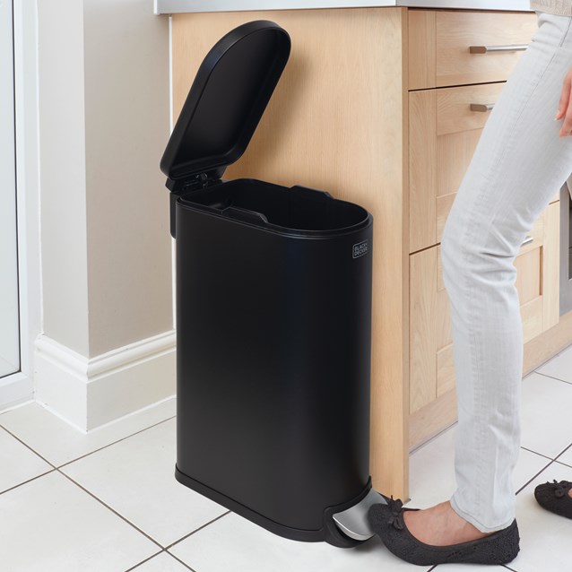 B+D 30L Curved Slim Line Pedal Bin - Matt Black