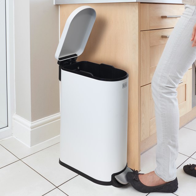 B+D 30L Curved Slim Line Pedal Bin - White
