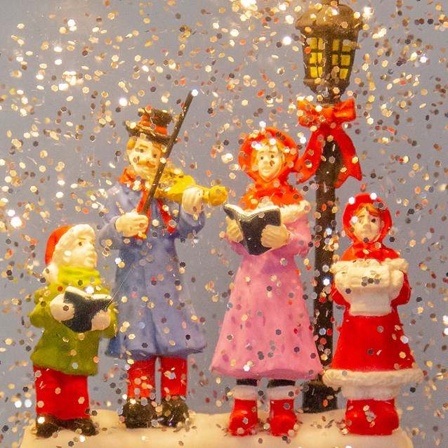 LED London Bus Water Scene With Choir LED London Bus Water Scene With Choir