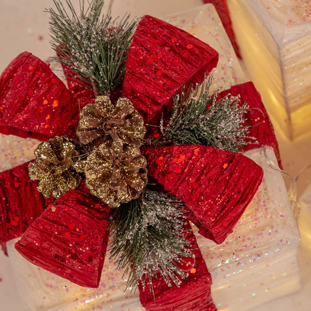 Set Of 3 LED Light Up Gift Box -White with Red Bow Set Of 3 LED Light Up Gift Box -White with Red Bow